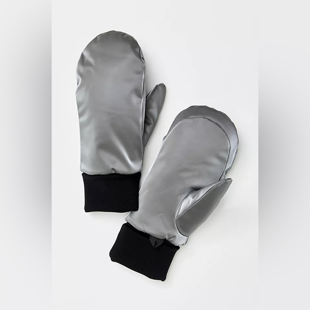 NEW RAINS alta puffer mittens in metallic grey
